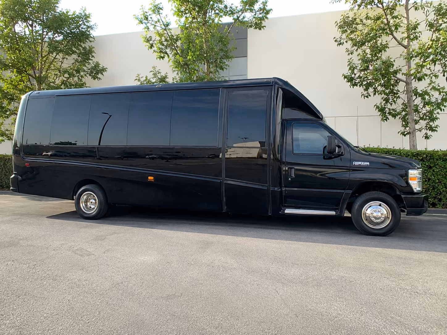 how the type of bus you choose changes the price in elizabeth new jersey